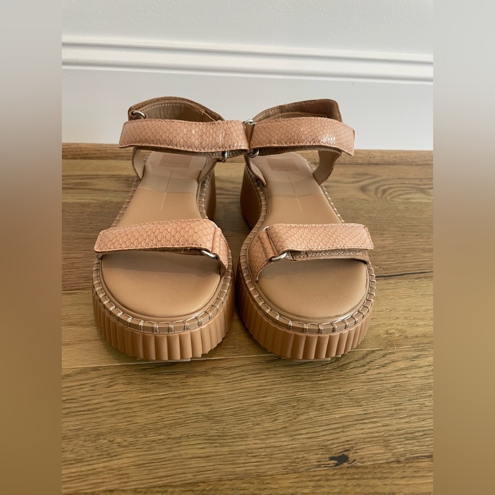 Dolce Vita Debra Sandals in Embossed Toffee Tan Platform Sandals, Size 7.5 - Picture 12 of 17